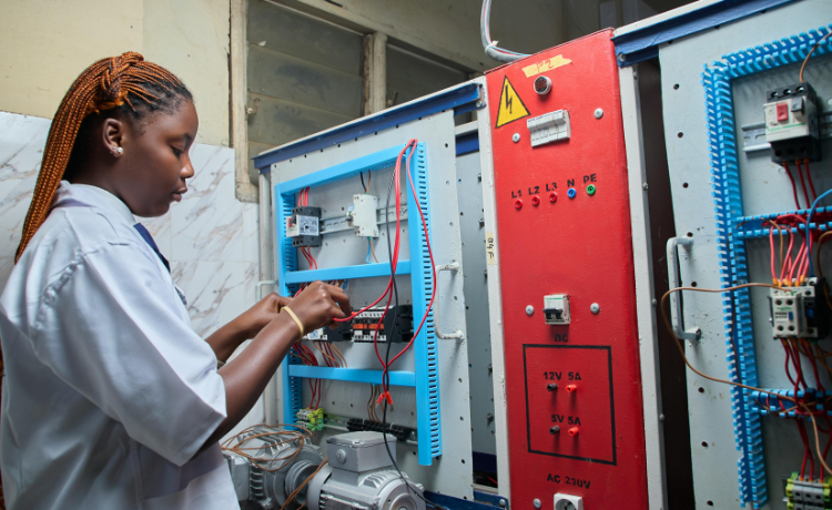 Gestão de manutenção como projeto: indicadores, riscos e governança para reduzir paradas